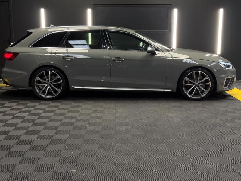 Audi S4 view 5