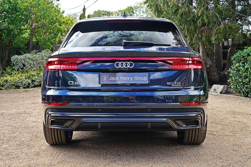 Audi Q8 view 4