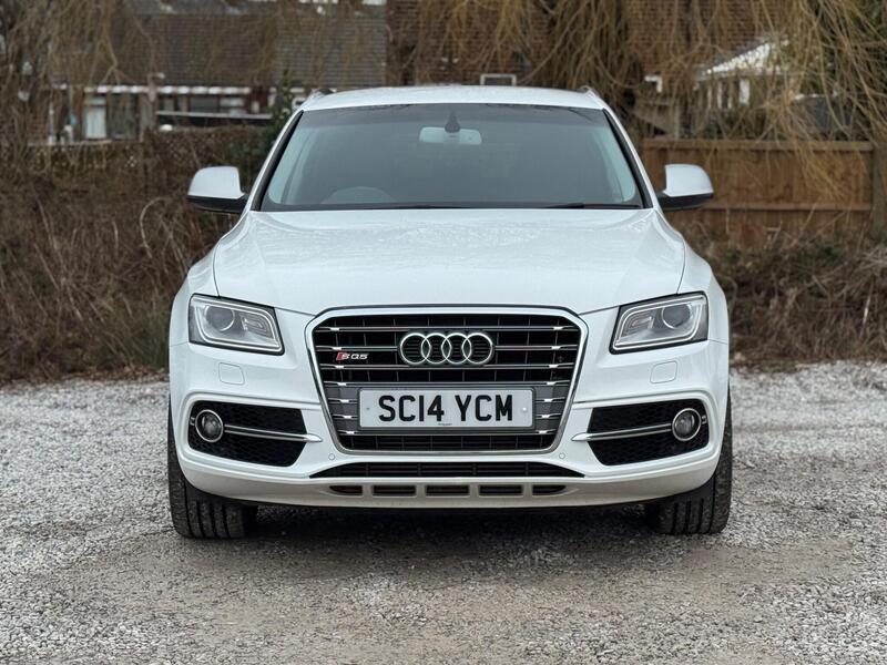 Audi SQ5 view 4