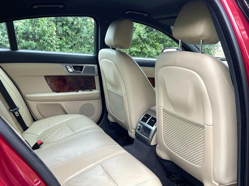 Jaguar XF view 38
