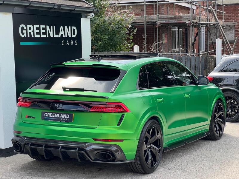 Audi RS Q8 view 2