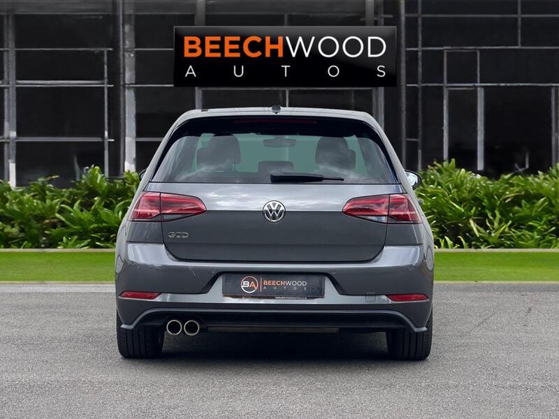Volkswagen Golf view 4
