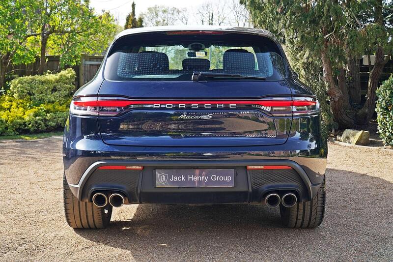 Porsche Macan view 4
