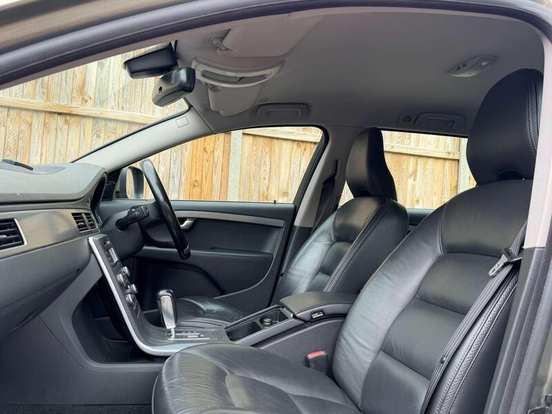 Volvo XC70 view 2