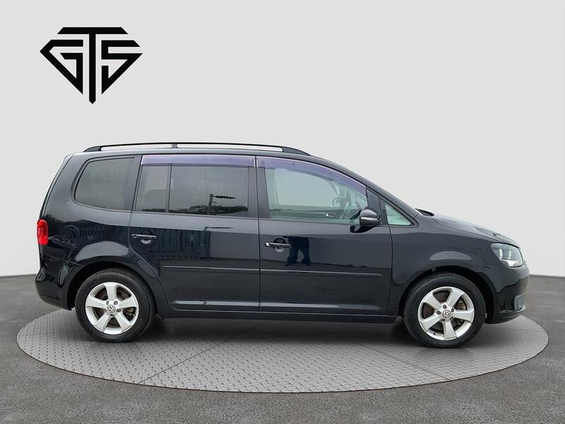 Volkswagen Touran view 2