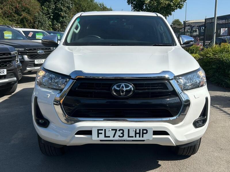 Toyota Hilux view 3