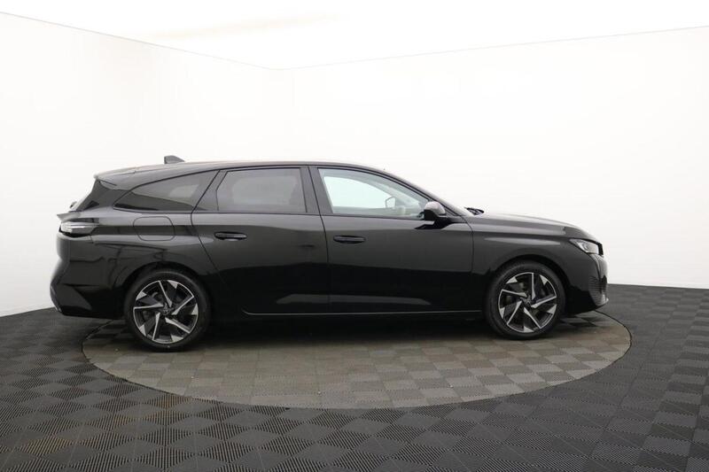 Peugeot 308 SW view 2