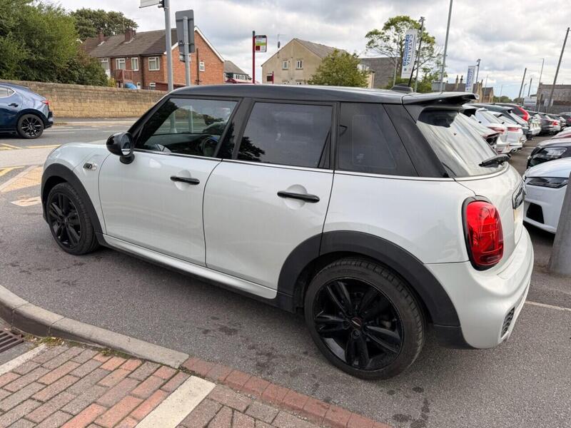 Mini Hatch view 7