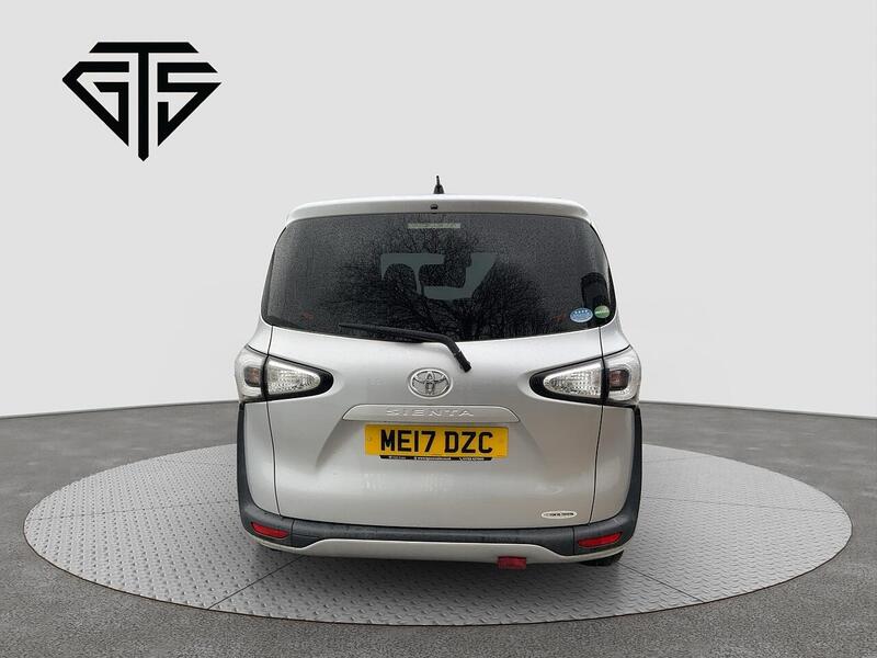 Toyota Toyota Sienta view 4