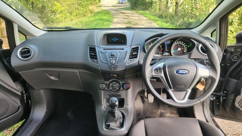 2014 Ford Fiesta — photo 25