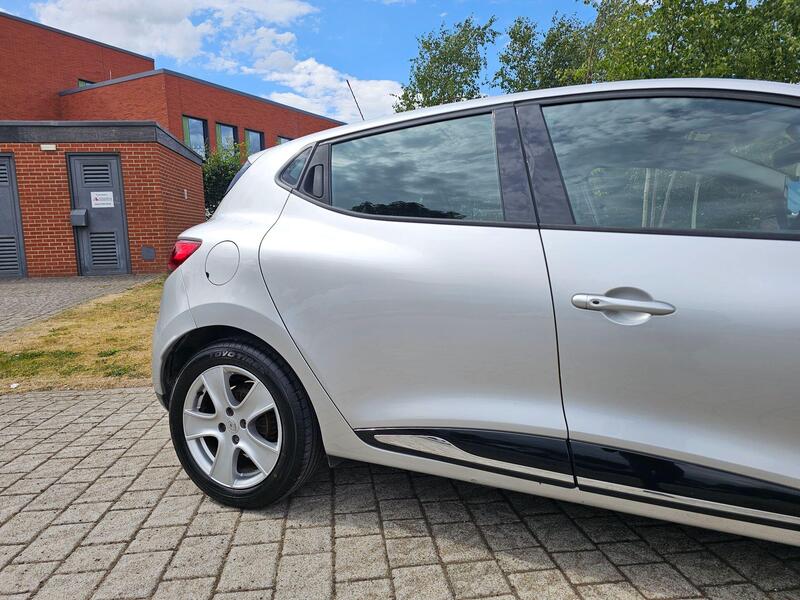 Renault Clio view 6