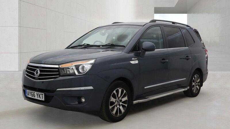 Ssangyong Turismo view 3