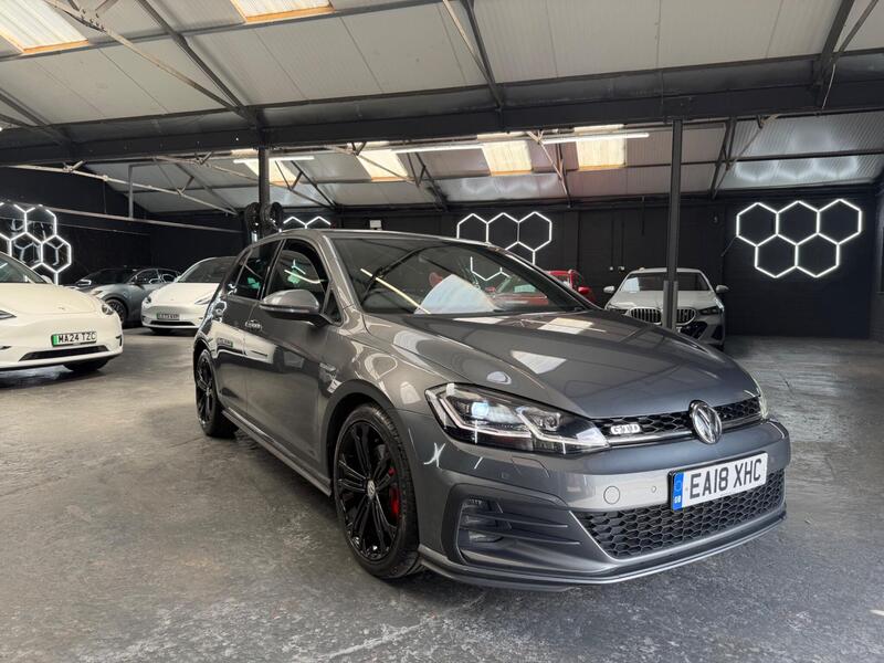 Volkswagen Golf view 4
