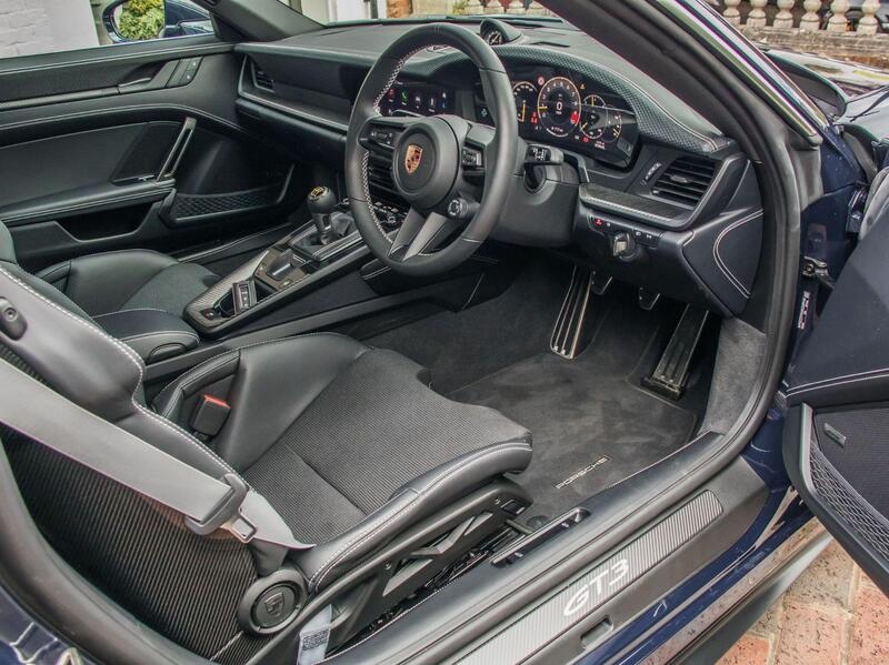 Porsche 911 view 3
