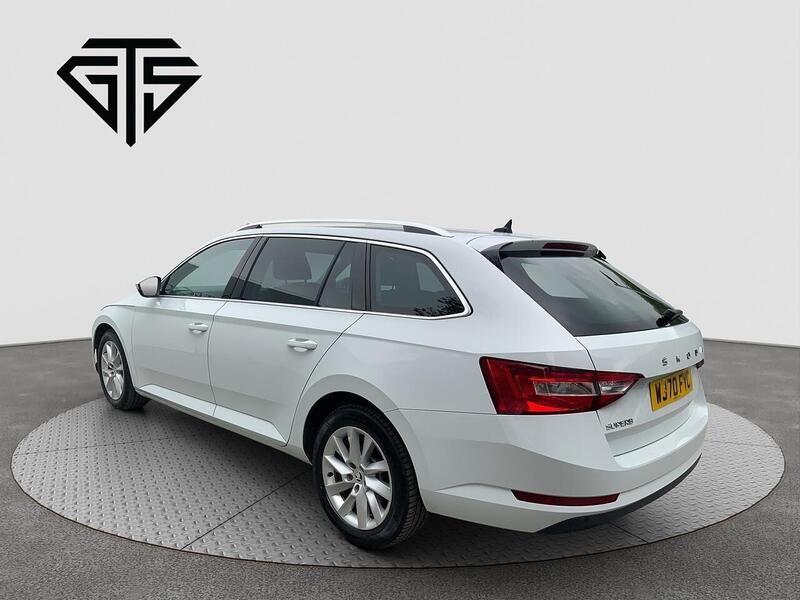 Skoda Superb view 5