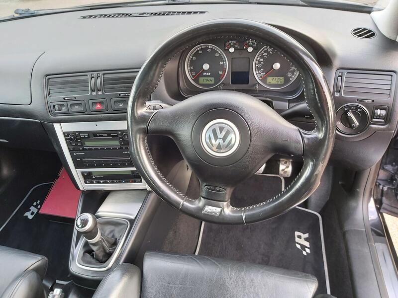 Volkswagen Golf view 3
