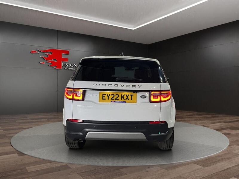 Land Rover Discovery Sport view 6