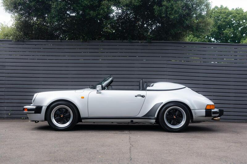 Porsche 911 view 3