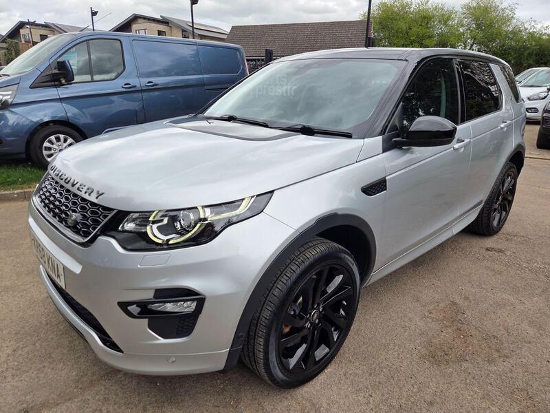 Land Rover Discovery Sport view 3