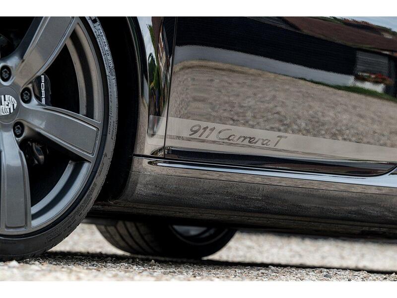 Porsche 911 view 7
