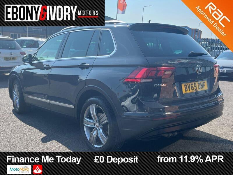 Volkswagen Tiguan view 4