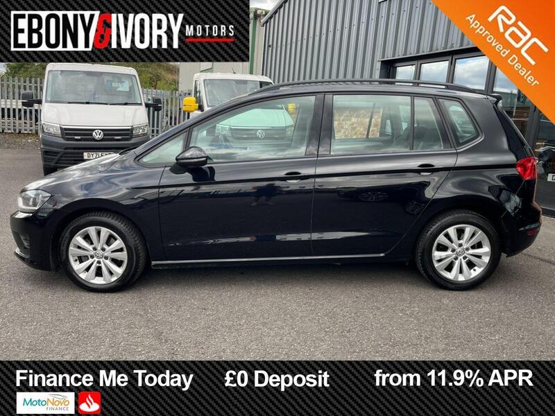 Volkswagen Golf Sportsvan view 2