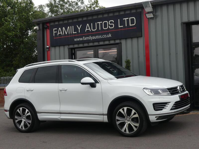 Volkswagen Touareg view 5