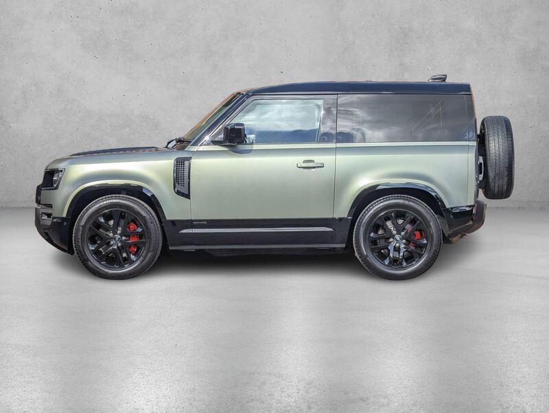 Land Rover Defender 90 view 4