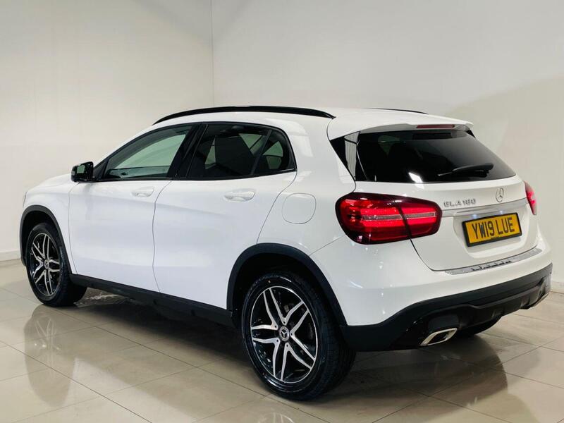 Mercedes-Benz Gla view 3