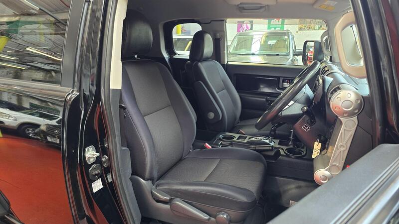 Toyota FJ Cruiser view 6