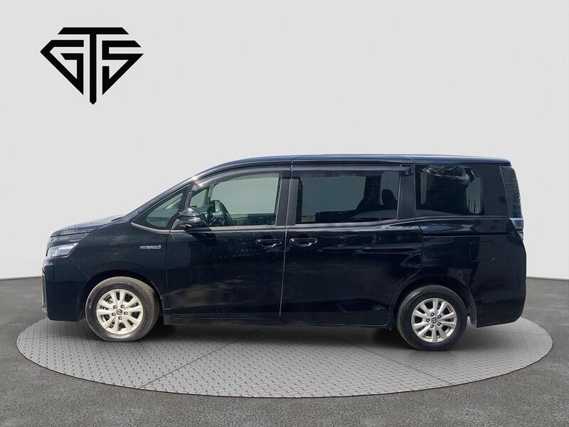 Toyota Voxy view 6