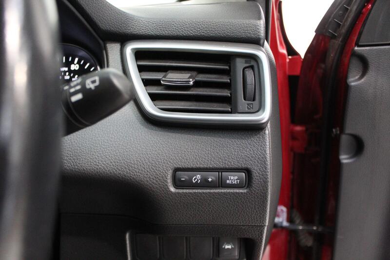 2017 Nissan Qashqai in Red — image 20 of 70