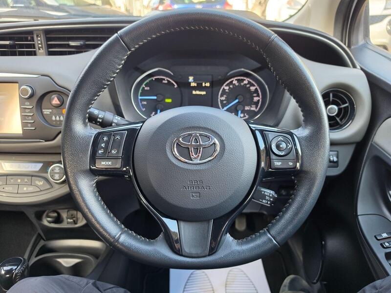 Toyota Yaris 1.5 VVT-h Icon Tech E-CVT Euro 6 (s/s) 5dr thumbnail 24