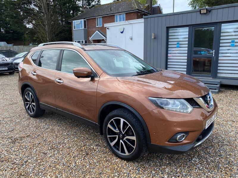 Nissan X-Trail view 2