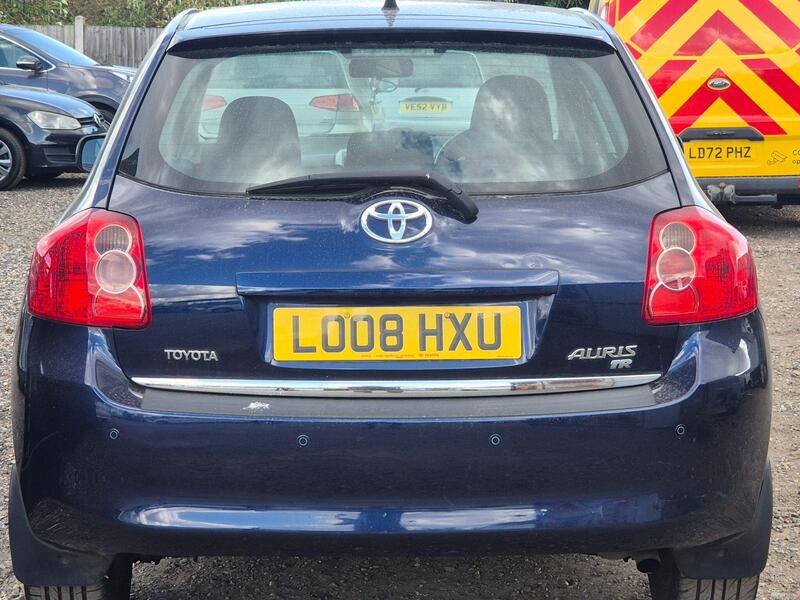 Toyota Auris view 4