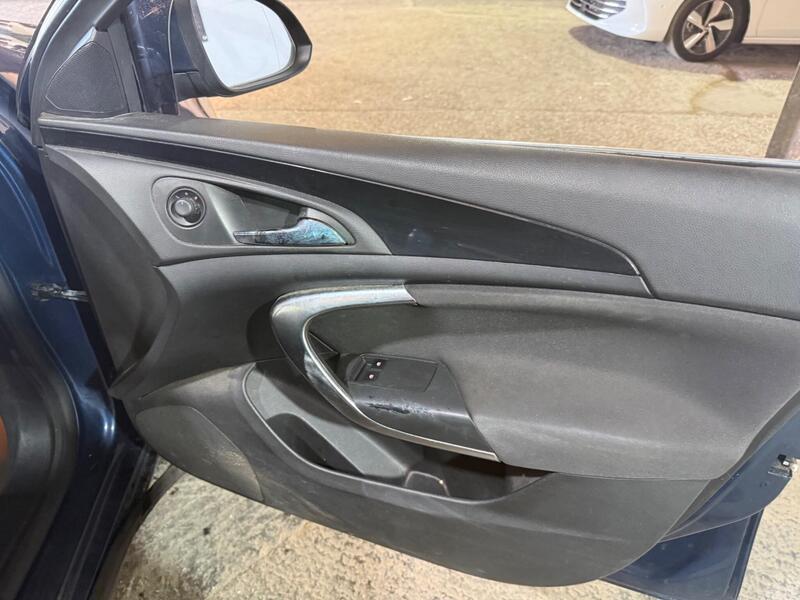 2011 Vauxhall Insignia — photo 15