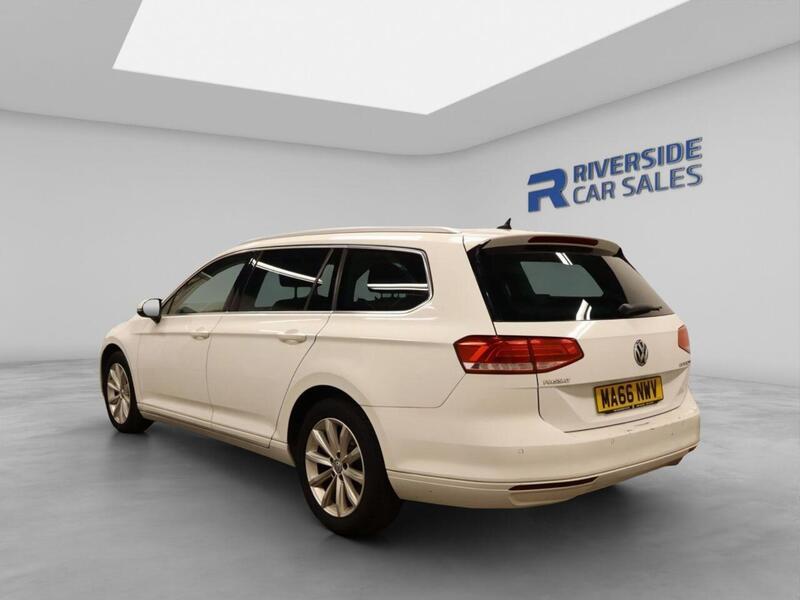 Volkswagen Passat view 5