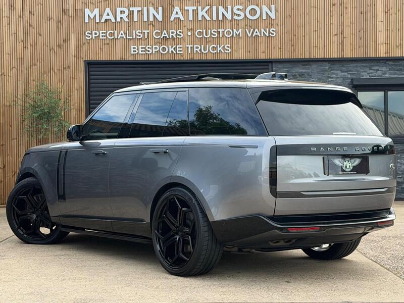 Land Rover Range Rover view 3