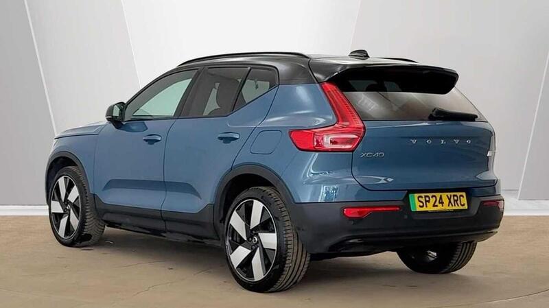 Volvo XC40 view 3