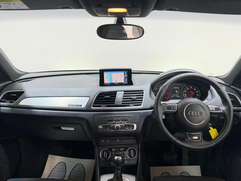 Audi Q3 view 4