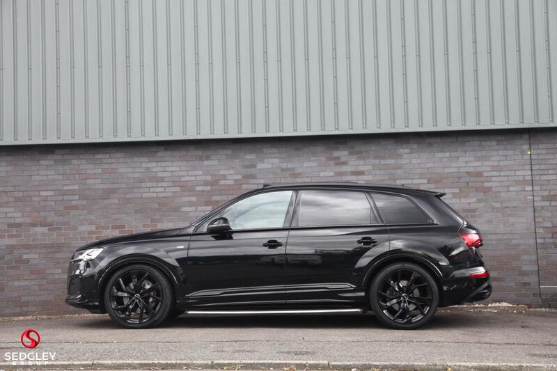 Audi Q7 view 2