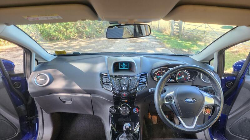 2015 Ford Fiesta — photo 23