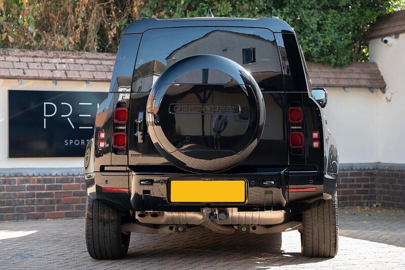 Land Rover Defender 110 view 5