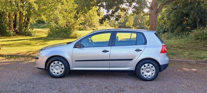 Volkswagen Golf view 4
