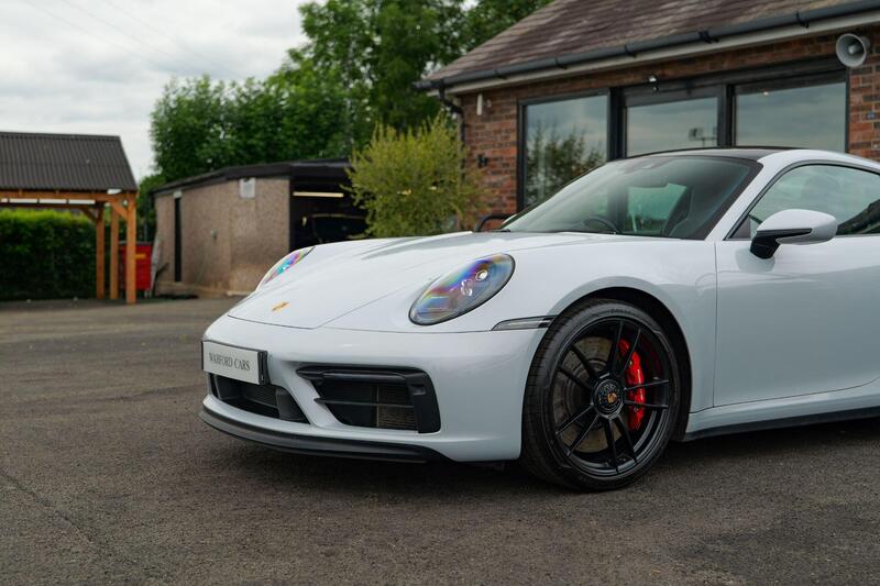 Porsche 911 view 7