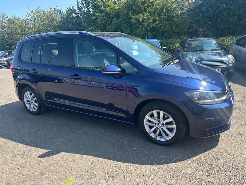 Volkswagen Touran view 4