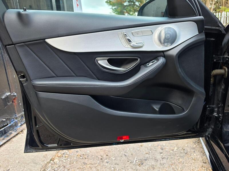 Mercedes-Benz C Class 2.1 C300dh AMG Line (Premium Plus) G-Tronic+ Euro 6 (s/s) 4dr thumbnail 21