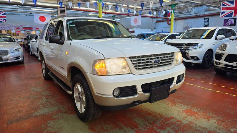 Ford Explorer view 3