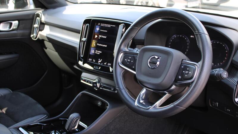 Volvo XC40 view 4