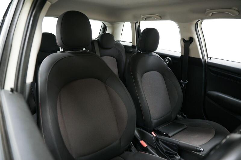 Mini Hatch view 11